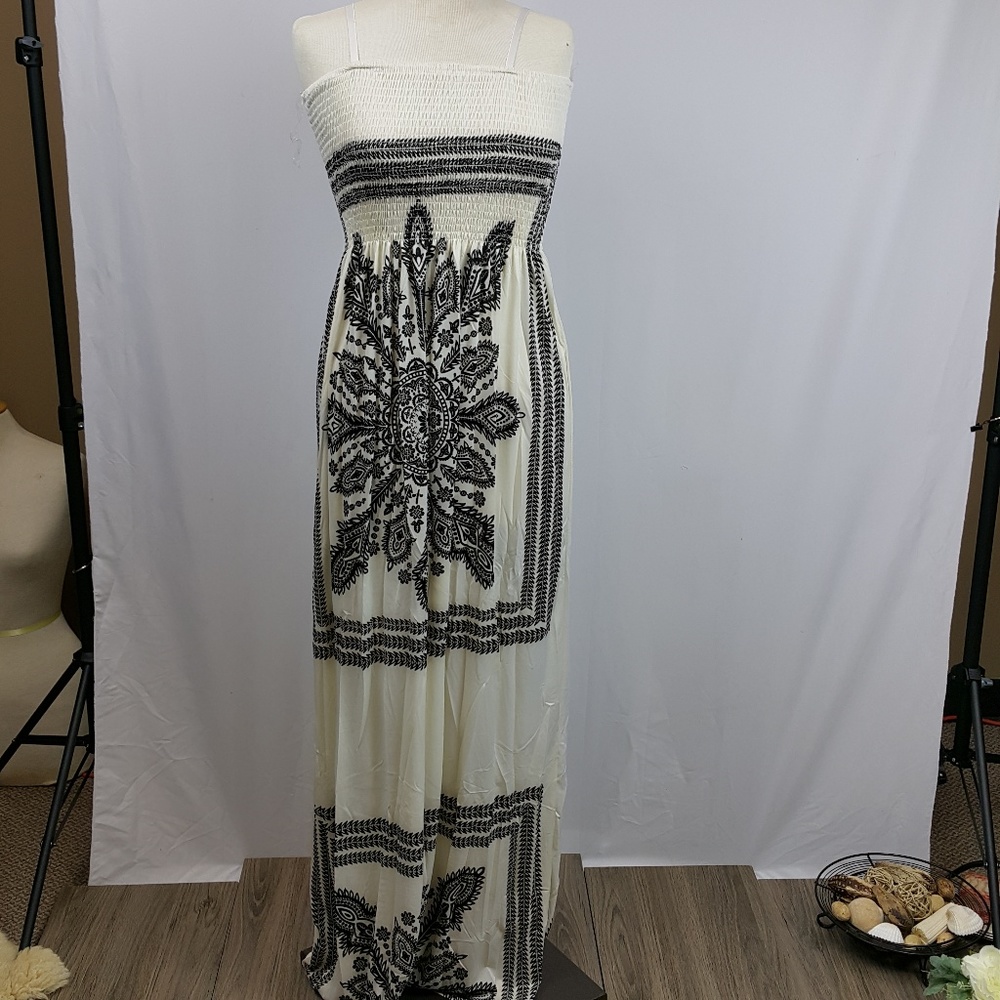 NWT Shoreline OS fits most black and white maxi